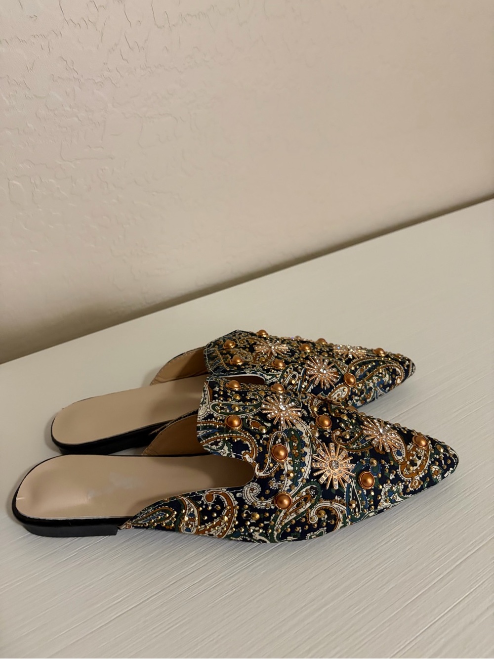 ✨⚜️NWOT ⚜️🌙Chic Embellished Pointed Toe Slip-On Mules with Gold Hardware ⚜️✨ - Picture 7 of 10